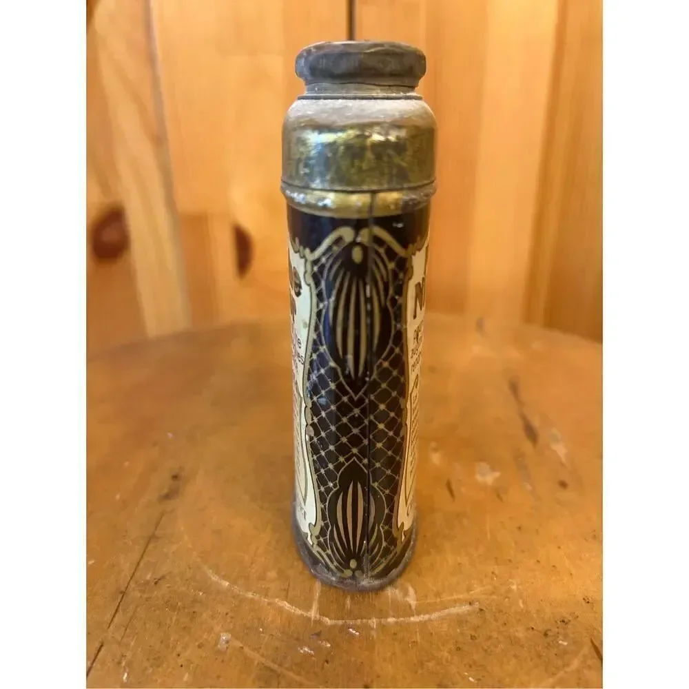 vintage Nitouche Powder, a dry shampoo product from Clermont & E. Fouet, Paris &
